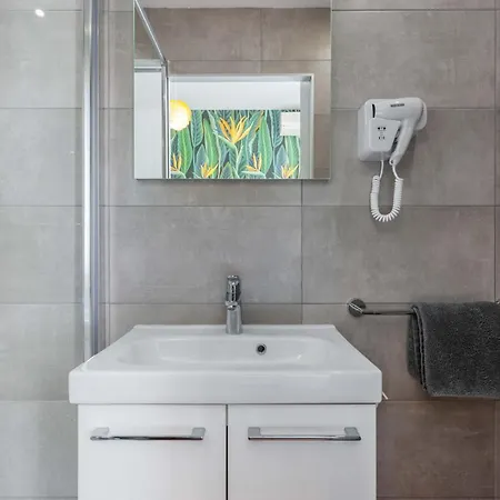 Cecil Adults Only Ζουάν λε Πιν