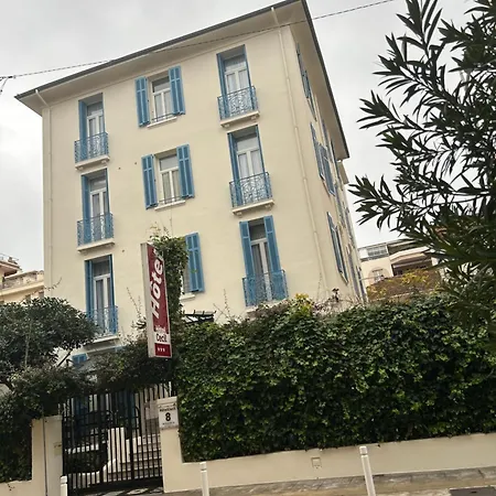 Cecil Adults Only 3*